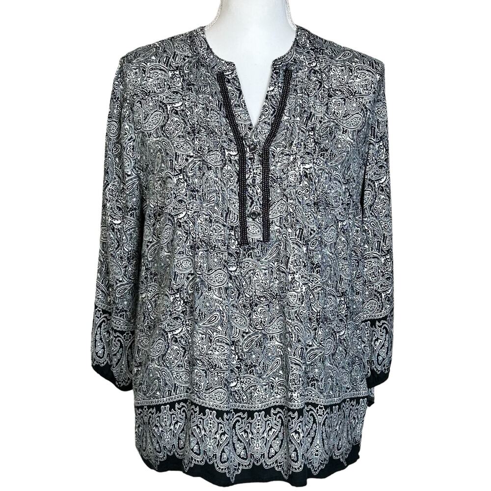 DB Top Women Size Medium Black White Boho Paisley Embellished Pleated Henley